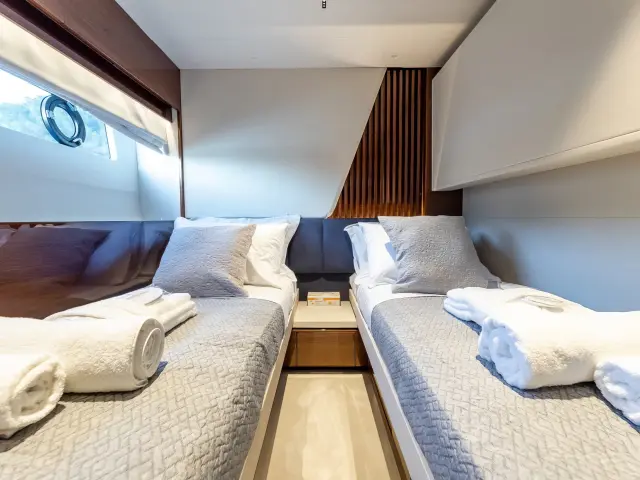 Yacht Vista cabin