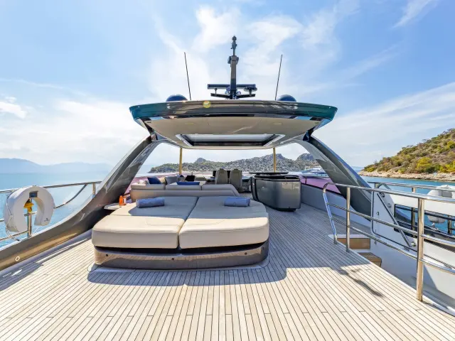 Yacht Vista flybridge