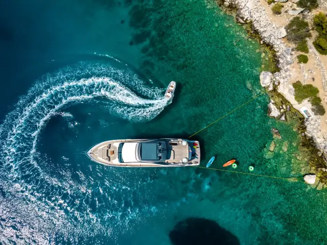 Yacht Vista top-down view