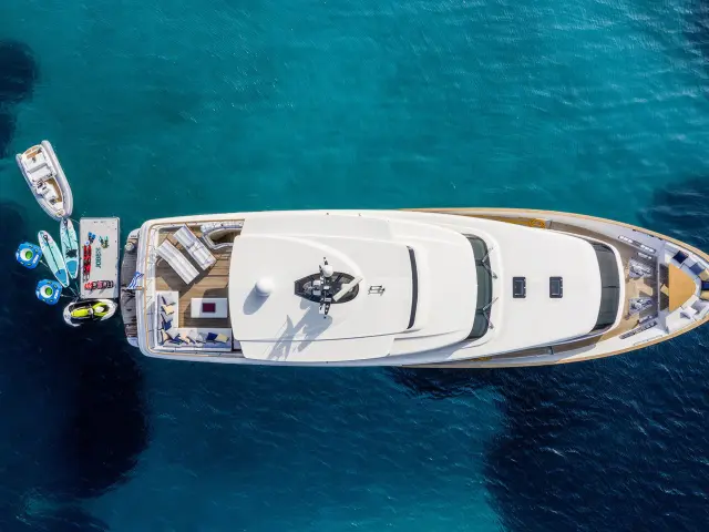Yacht Elysium top-down view