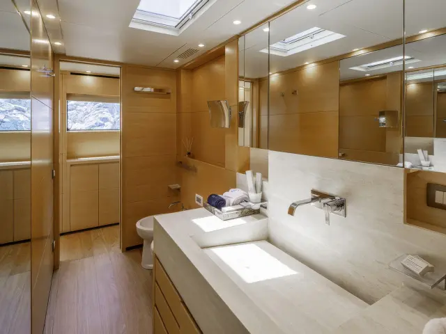 Yacht Elysium cabin bathroom