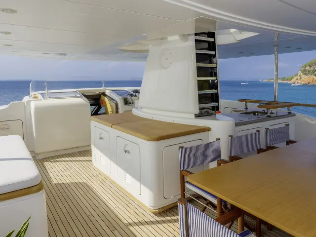Yacht Elysium flybridge