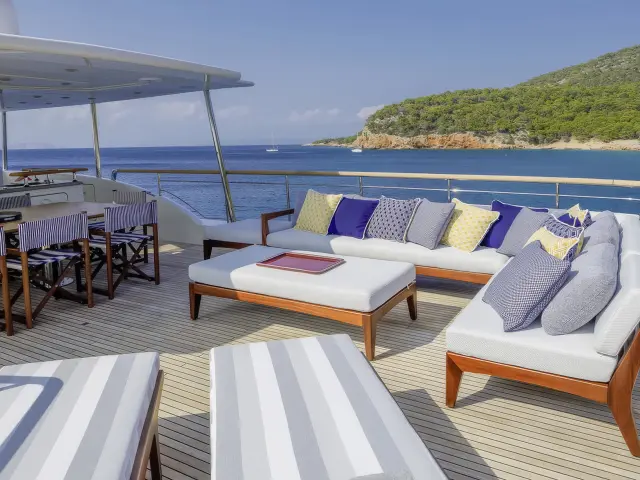 Yacht Elysium flybridge