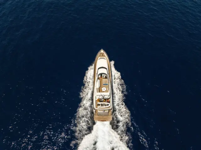 Yacht Why top-down view