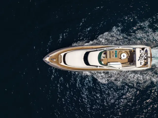 Yacht Why top-down view