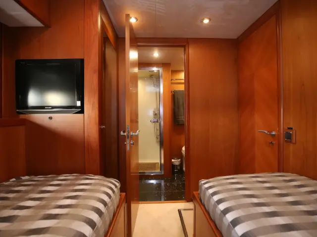 Yacht Quantum cabin