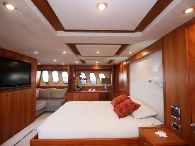 Yacht Quantum cabin