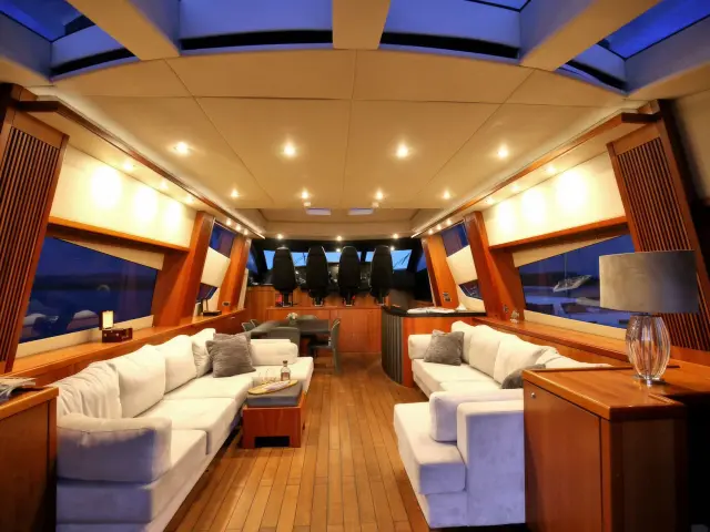 Yacht Quantum saloon view