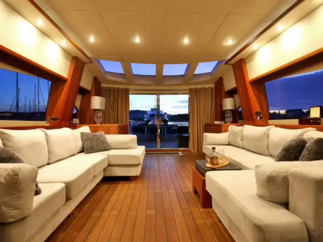 Yacht Quantum saloon view