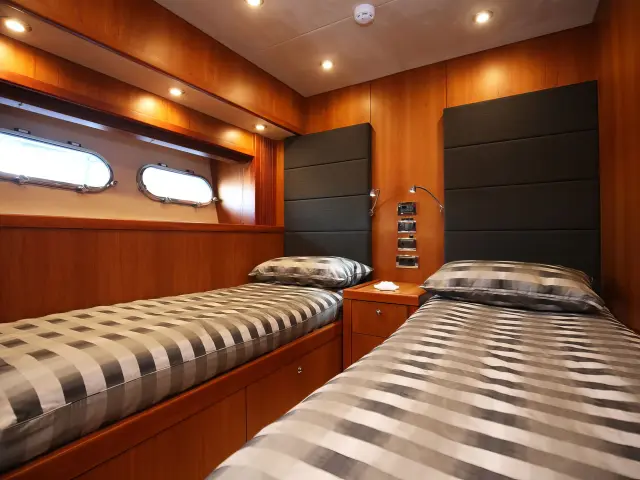 Yacht Quantum cabin