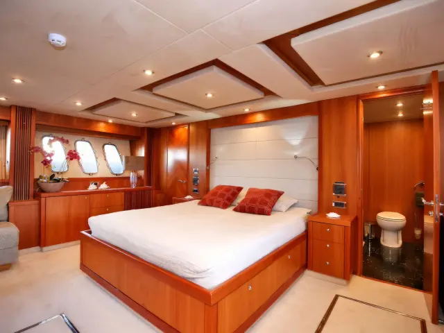 Yacht Quantum cabin