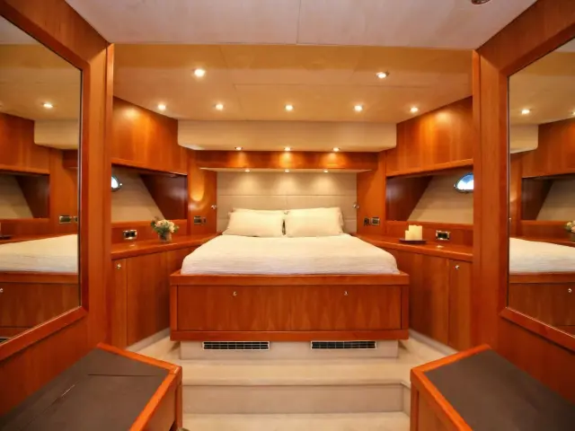 Yacht Quantum cabin
