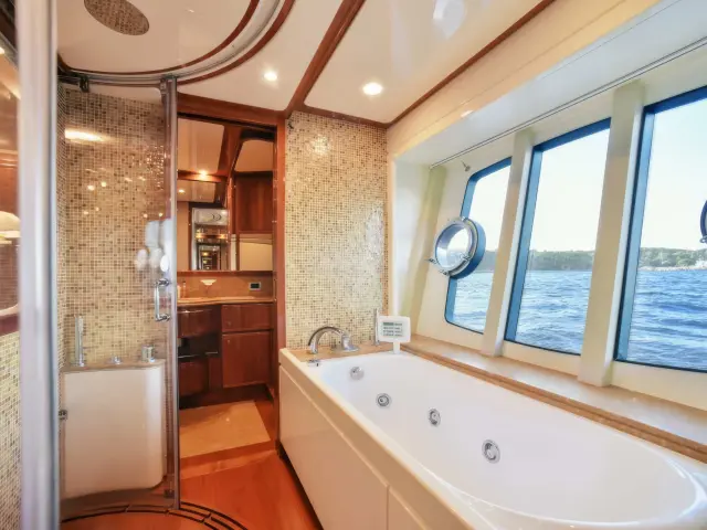 Yacht Day Off cabin bathroom