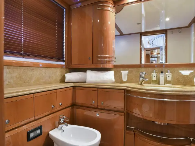 Yacht Day Off cabin bathroom