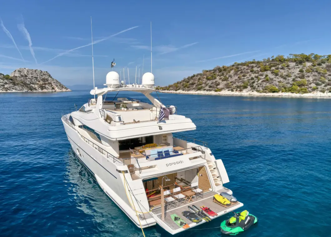 Yacht Pareakki back view