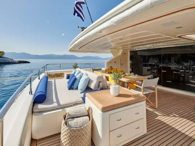 Yacht Pareakki photo