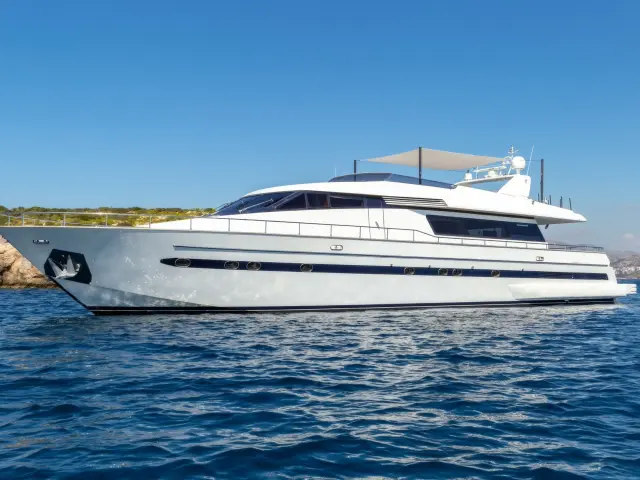 Yacht The Bird side view