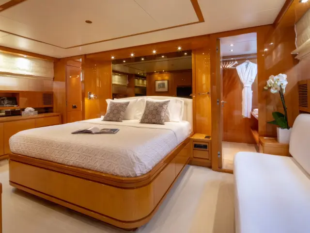 Yacht The Bird cabin