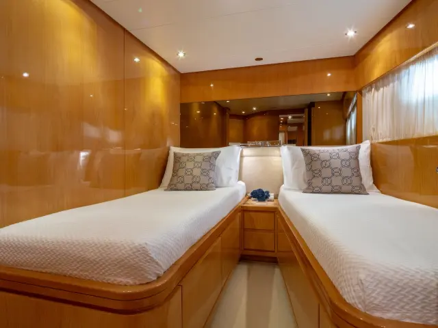 Yacht The Bird cabin