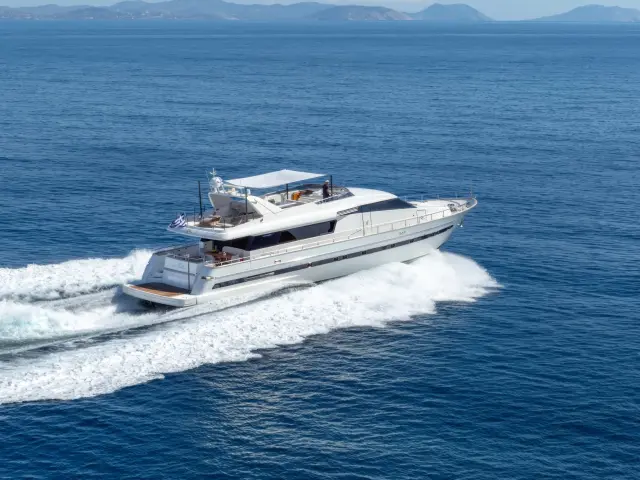 Yacht The Bird side view