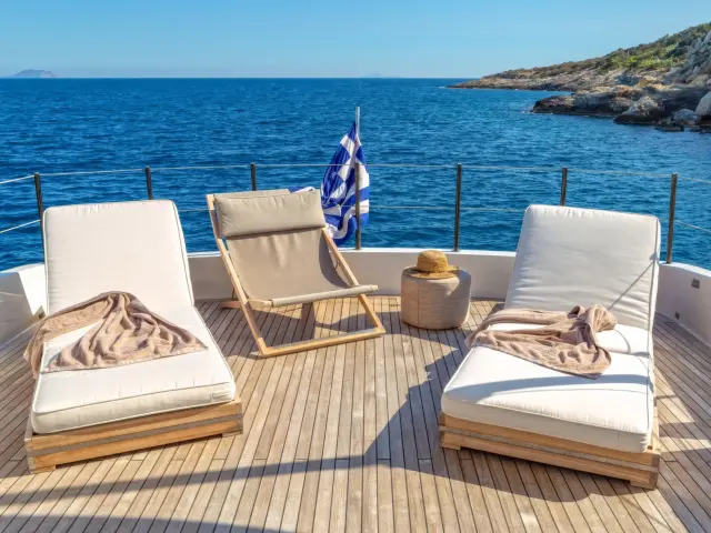 Yacht The Bird flybridge