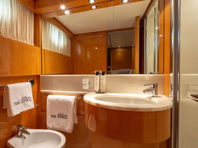 Yacht The Bird cabin bathroom