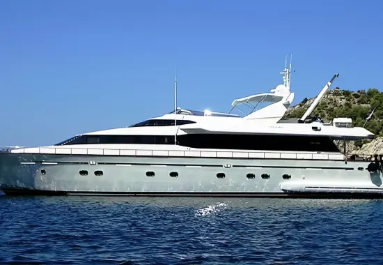 Yacht Pareakki side view