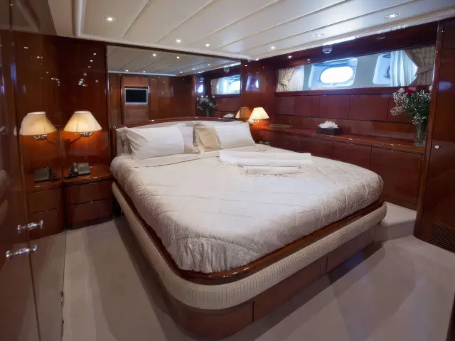 Yacht Pareakki cabin
