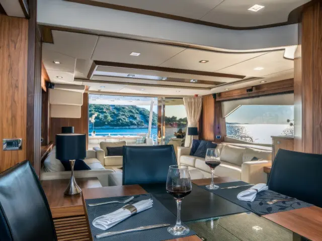 Yacht Spirit of the Sea saloon