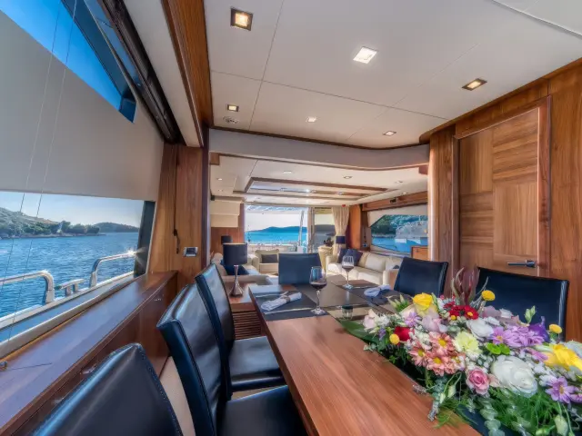 Yacht Spirit of the Sea saloon