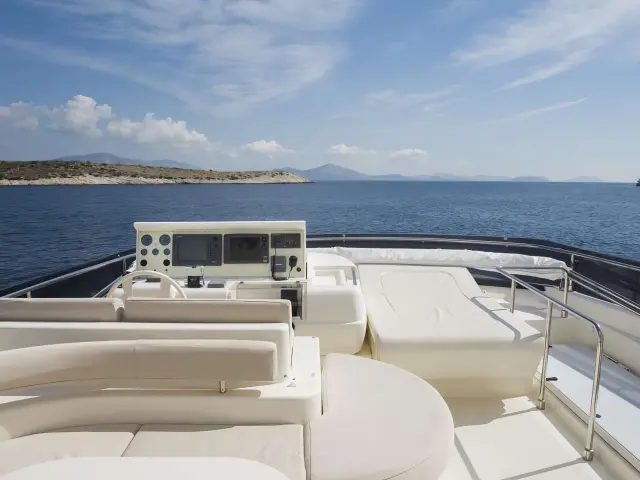 Yacht Julie M Jacuzzi