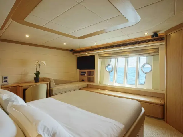 Yacht Julie M cabin