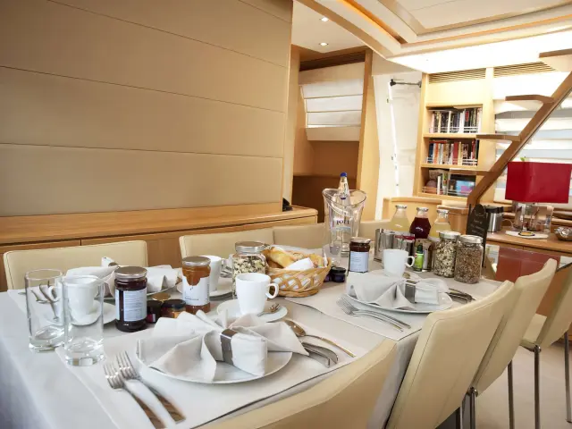 Yacht Julie M dining table