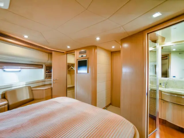 Yacht Julie M cabin