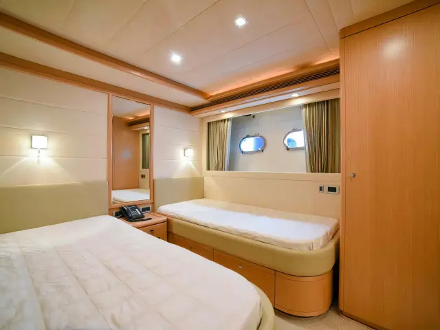 Yacht Julie M cabin