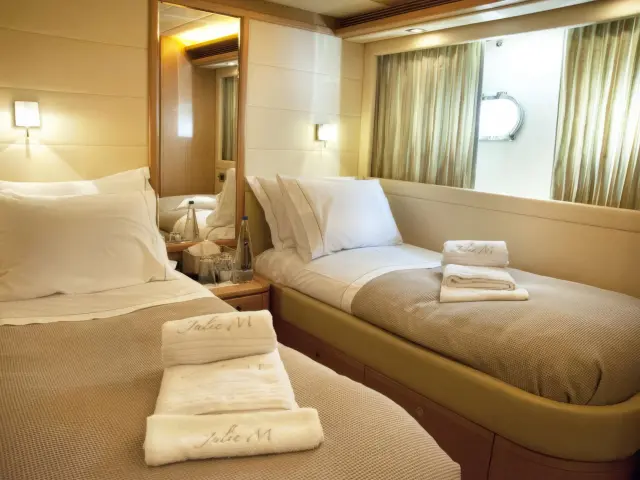 Yacht Julie M cabin