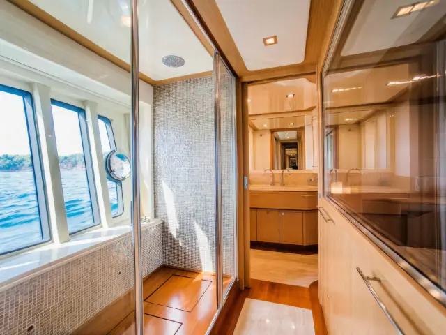 Yacht Julie M cabin bathroom
