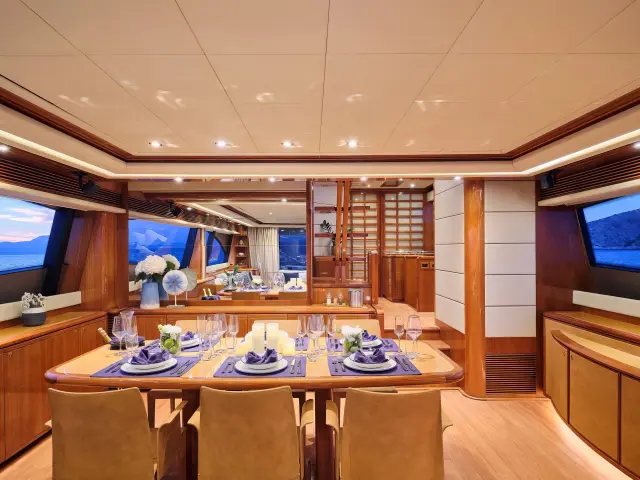 Yacht Estia Yi saloon