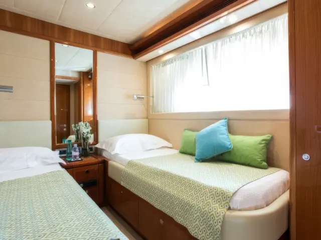 Yacht Piola cabin