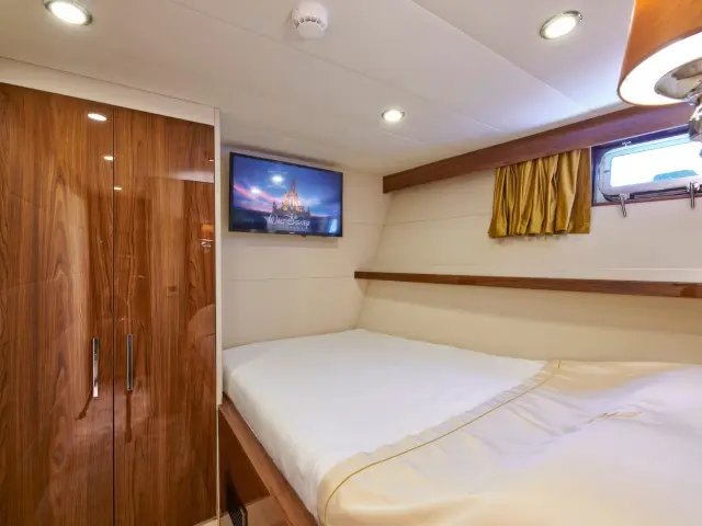 Yacht Wide Liberty cabin