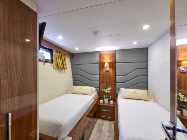 Yacht Wide Liberty cabin