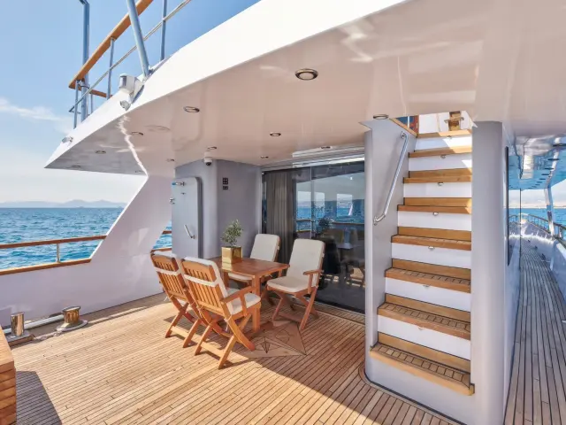 Yacht Wide Liberty photo