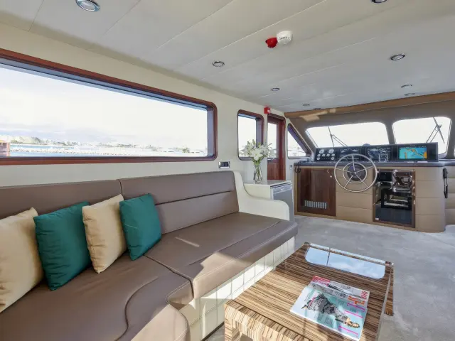 Yacht Wide Liberty saloon