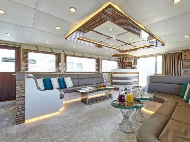 Yacht Wide Liberty saloon