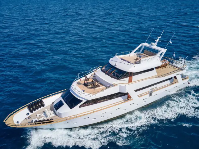 Yacht Wide Liberty side view