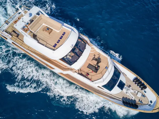 Yacht Wide Liberty top-down view