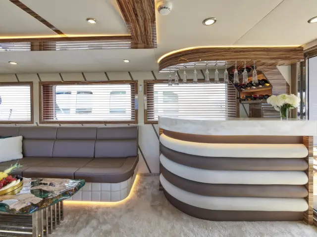 Yacht Wide Liberty saloon