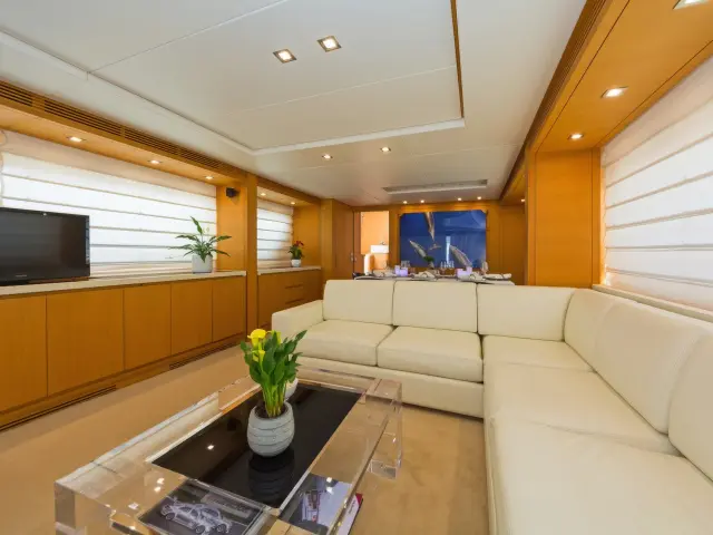 Yacht Alegria saloon