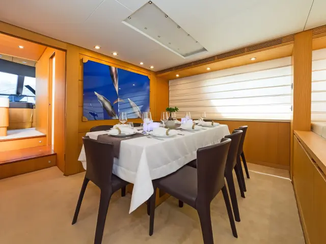 Yacht Alegria saloon