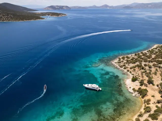 Yacht Alegria aerial view